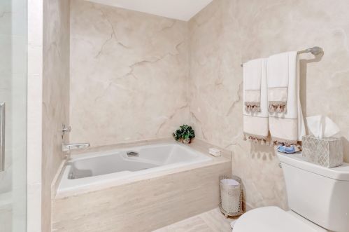 22 Hampshire Ln, Boynton Beach FL 33436-7414 exterior