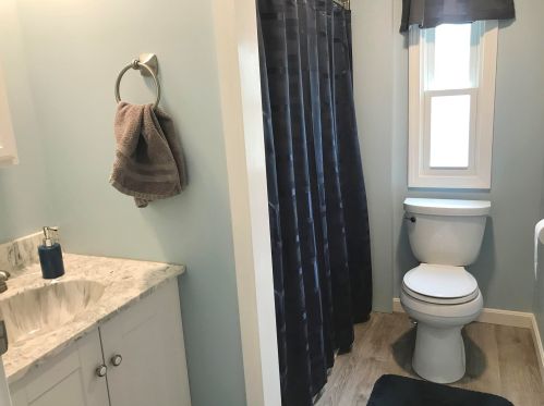 4 Cheryl Dr, Concord NH  03303-2044 exterior