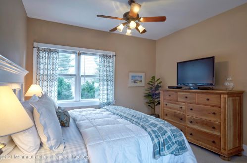 36 Little Silver Pt Rd, Little Silver NJ 07739-1732 exterior