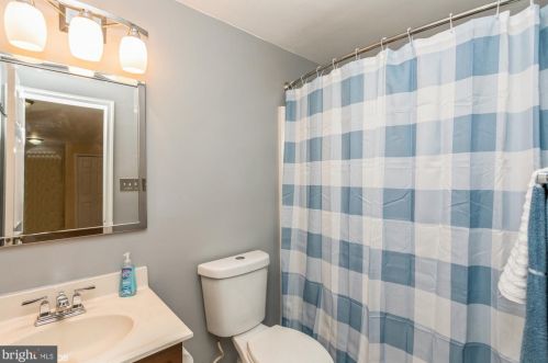 7409 Duddington Dr, Alexandria VA 22315-3847 exterior