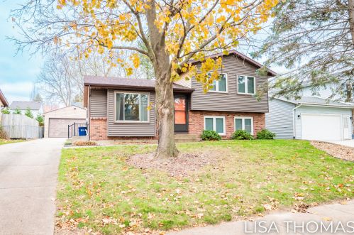 1055 Sweet St, Grand Rapids, MI 49505-5383