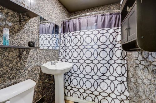 5946 40th St, Milwaukee WI  53209-3923 exterior