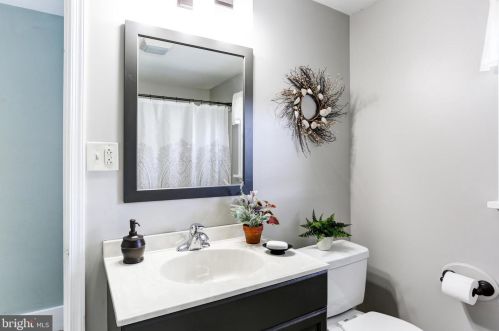 603 High St, Hummelstown PA 17036-1907 exterior