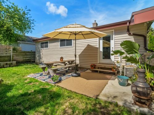 1019 Pne St, Manitowoc WI 54220-2837 exterior