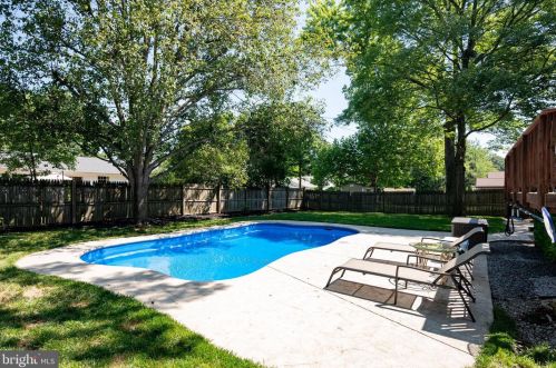 2310 Candlewood Dr, Alexandria VA exterior