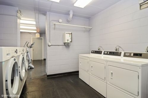 2600 Hampden Ct, Chicago IL  60614-4943 exterior