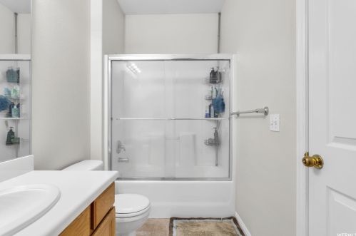 7204 Brittany Town Dr, Taylorsville UT 84084-4609 exterior