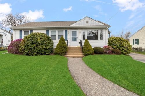 42 Parker Ave, Middletown, RI 02840-6941