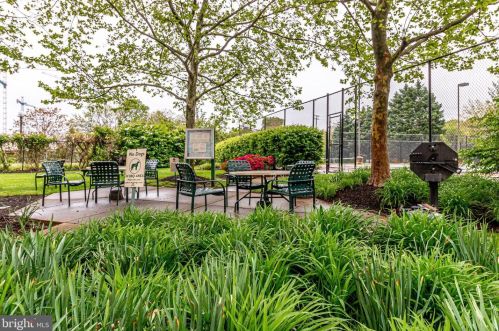 2121 Jamieson Ave, Alexandria VA 22314-5708 exterior