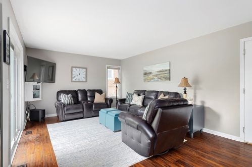 1323 Hamilton Ave, Elmhurst IL 60126-5407 exterior