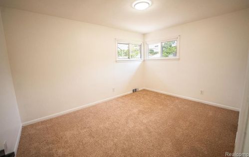 8451 Nightingale St, Dearborn Heights MI  48127-1203 exterior