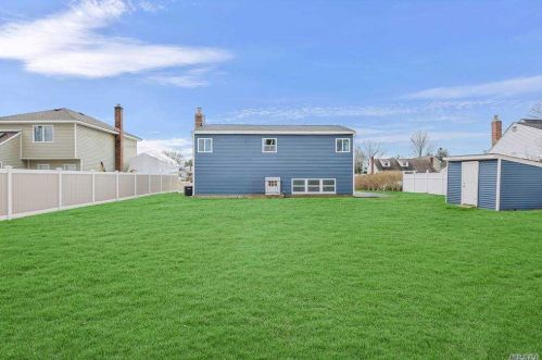 37 Astor Ct, Commack NY 11725-3723 exterior