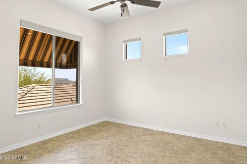 527 Briles Rd, Phoenix AZ  85085-0632 exterior