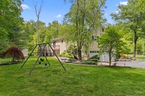 100 Haviland Rd, Ridgefield CT  06877-2821 exterior