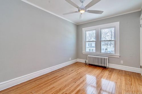 23 Holl St, Manchester CT 06040-5325 exterior