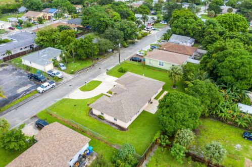 316 12 Ave, Boynton Beach FL 33435-5940 exterior