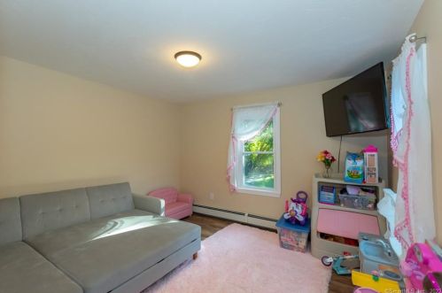 1414 Hartford Pike, Killingly CT 06241-1533 exterior