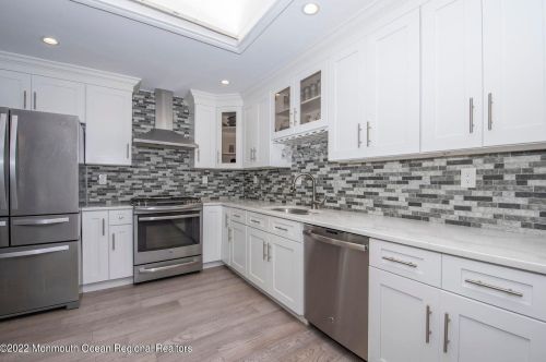 1 Gladstone Ave, Lakehurst NJ 08759-6626 exterior