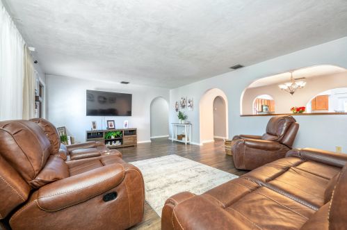 6003 Spruce Dr, Fort Pierce, FL 34982-3798