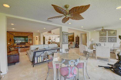 75 Hampshire Ln, Boynton Beach FL 33436-7403 exterior