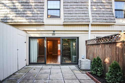 221 Colony Ct, Pittsburgh PA 15237 exterior