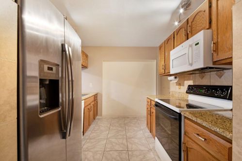 2075 24 Cir, Boynton Beach FL 33426-6578 exterior