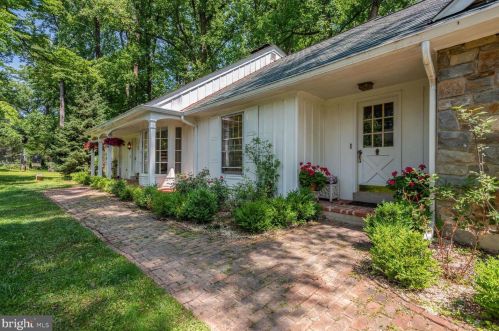 8430 Brk Rd, Mc Lean VA 22102-1703 exterior