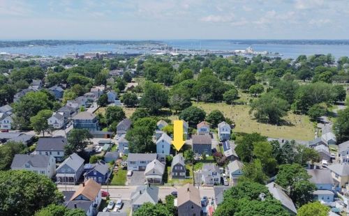 56 Gould St, Middletown RI 02840-2144 exterior