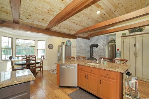 45 Grissom Way, Hauppauge NY 11788-4418 exterior