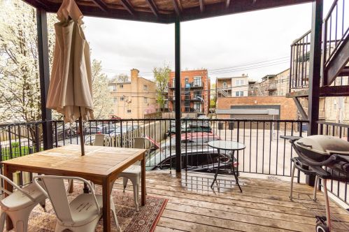 7250 Oakley Ave, Chicago IL 60636-3632 exterior