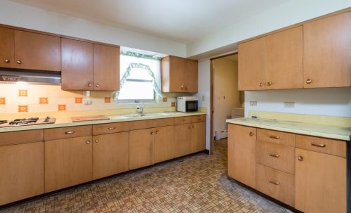 435 Lynn Ter, Waukegan IL 60085-3358 exterior