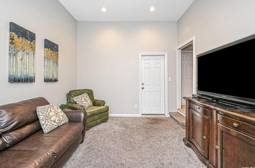 21 Byron Rd, Commack NY 11725-1328 exterior