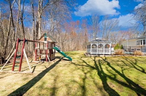 105 Hillside Rd, North Andover MA 01845-5316 exterior