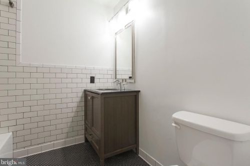 421 13 St, Philadelphia PA 19147-1142 exterior