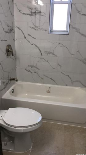 959 218th St, Bronx NY  10469-1005 exterior