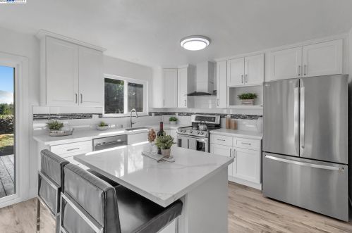 2850 Madeira Way, Concord CA  94523-2023 exterior