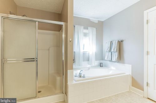 2937 Queensberry Dr, Huntingtown MD 20639-2304 exterior