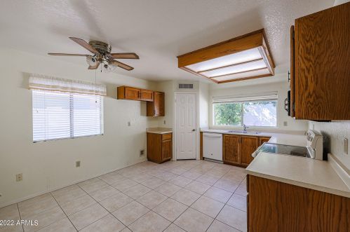 126 Anderson Ave, Phoenix, AZ 85022-2318