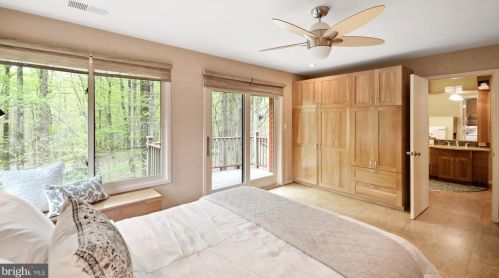 16 Arlive Ct, Rockville MD 20854-2978 exterior