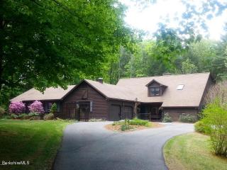 170 Hubbard St, Lenox, MA 01240-2332