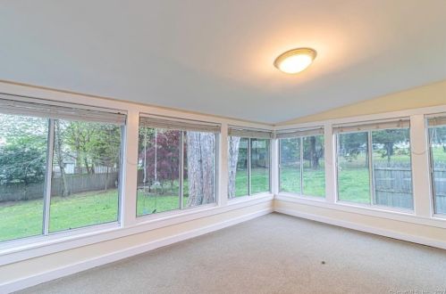 36 Park Avenue Ext, Uncasville CT 06382-1817 exterior