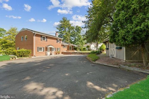 8 Maddock Dr, Trenton NJ 08628-2308 exterior