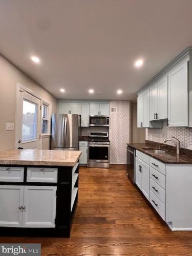 6949 Westhampton Dr, Alexandria VA 22307-1527 exterior