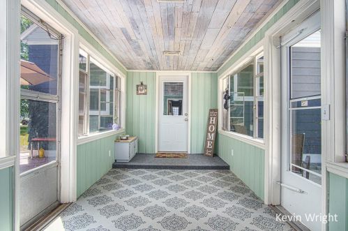 2412 Mccracken St, Meskegon MI 49441-1445 exterior