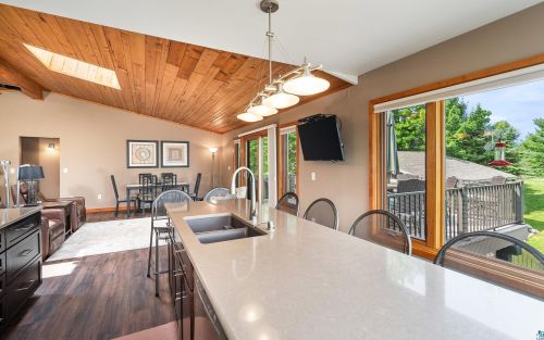 6649 Is Bch Dr, Duluth MN 55803-9379 exterior