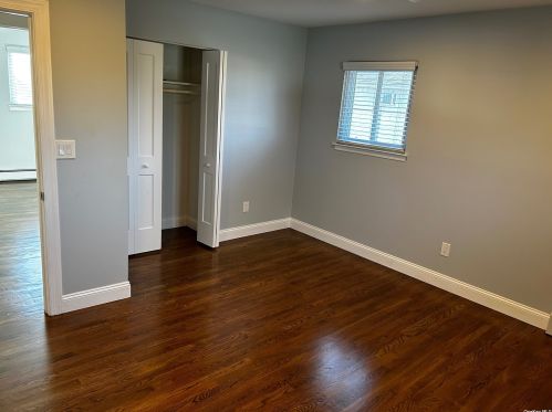 27 Marilyn Ct, Babylon NY  11704-7914 exterior