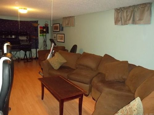 139 Sheridan Rd, Enfield CT 06082-4127 exterior