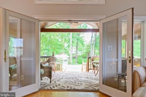 1803 Cool Spg Dr, Alexandria VA 22308-1630 exterior