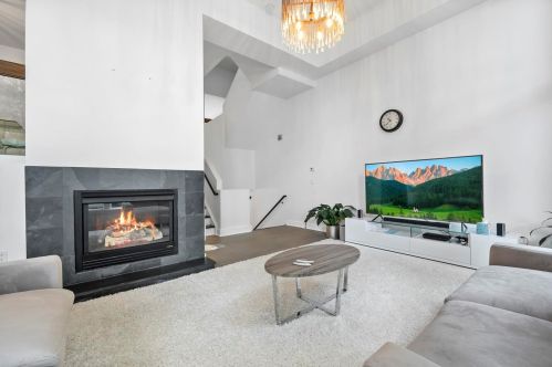 9 Vela Way, Edgewater NJ 07020-1564 exterior