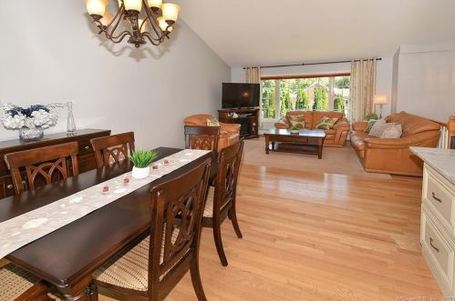 332 Frst St, Hartford CT 06118-2415 exterior